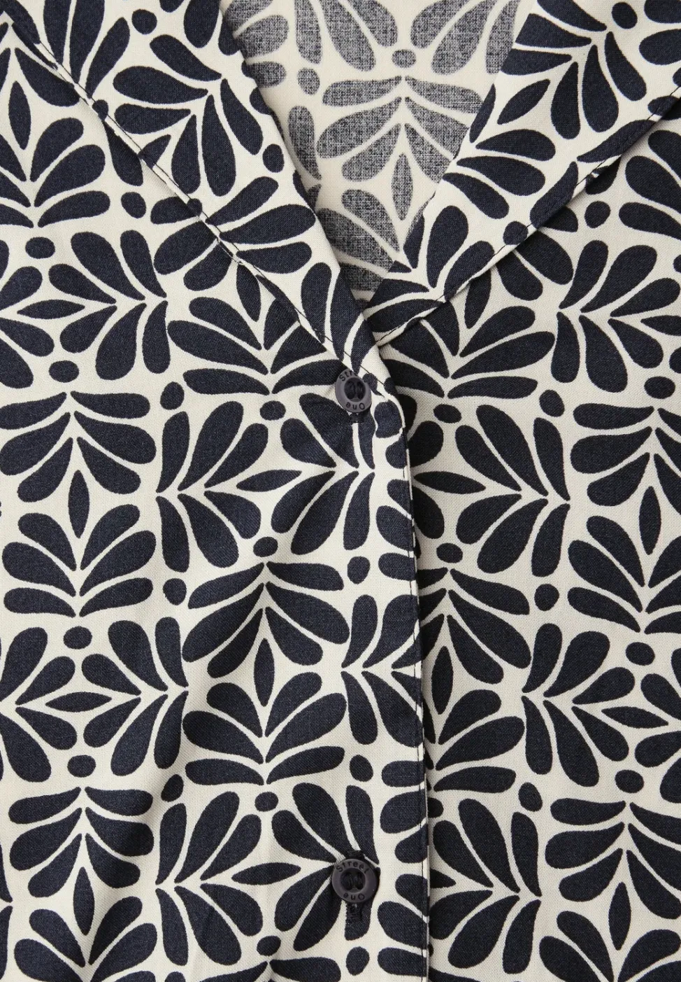 Kurzarm Bluse mit Bowling-Kragen