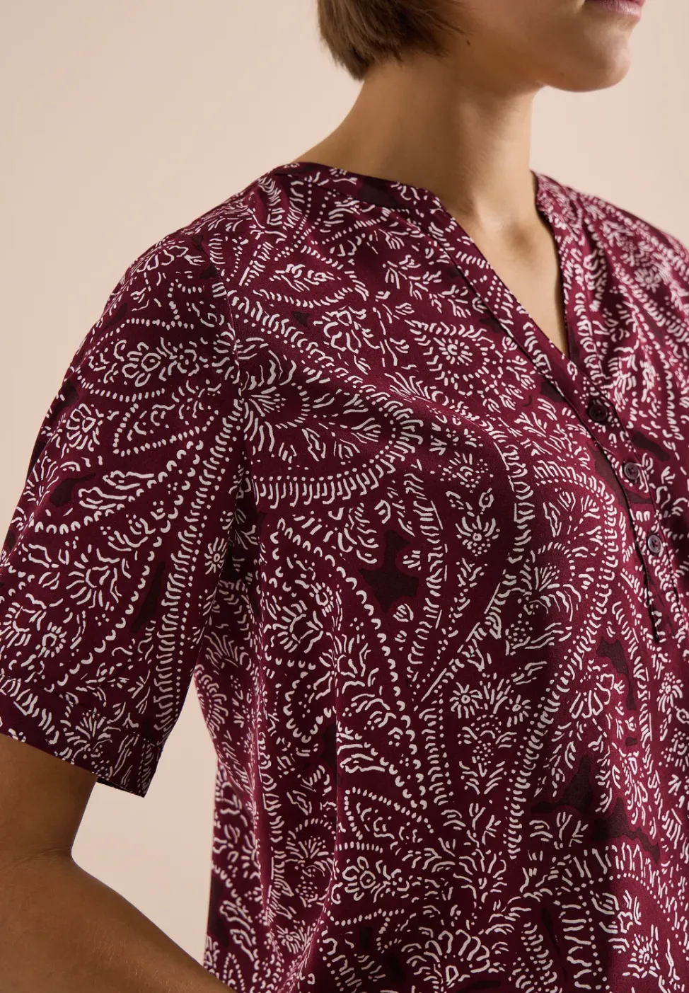 Kurzarm Bluse mit Paisley Print