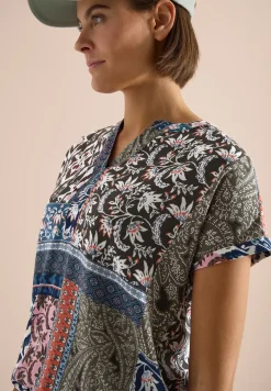 Kurzarm Bluse mit Patchwork-Print