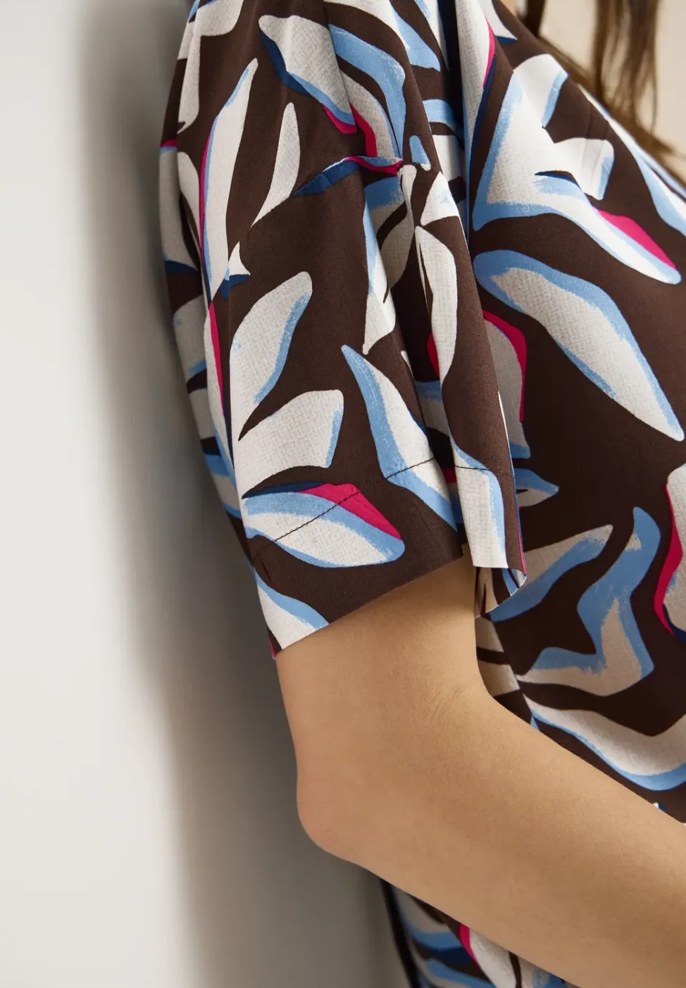 Kurzarm Bluse mit Print und Knöpfen