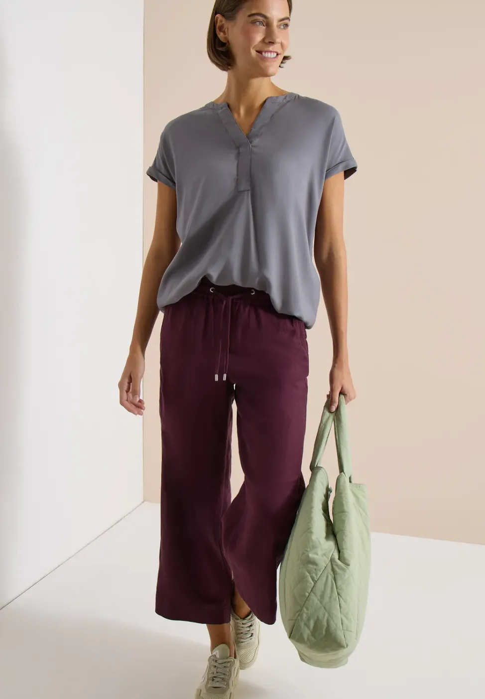 Kurzarm Bluse mit Split Neck