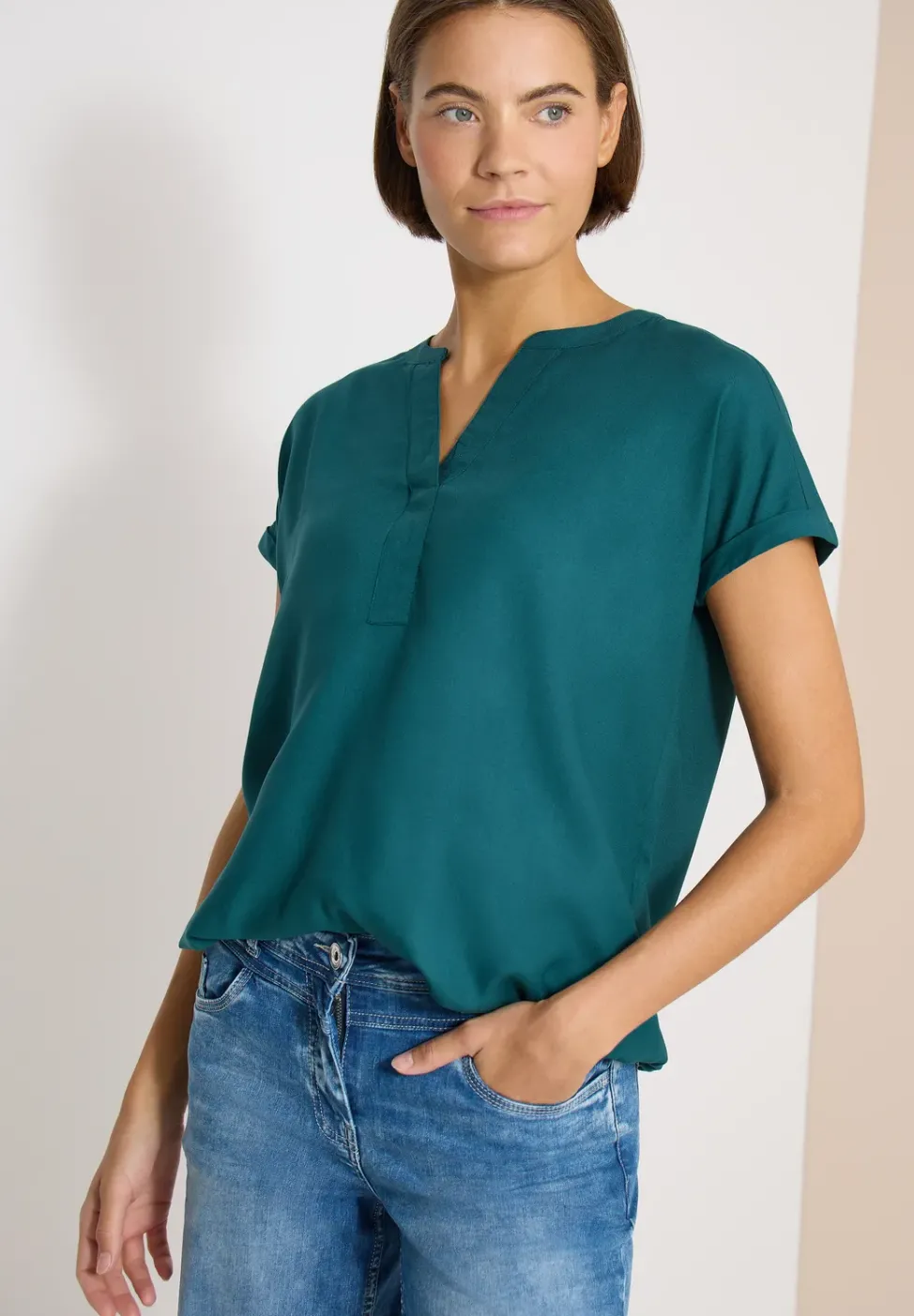 Kurzarm Bluse mit Split Neck