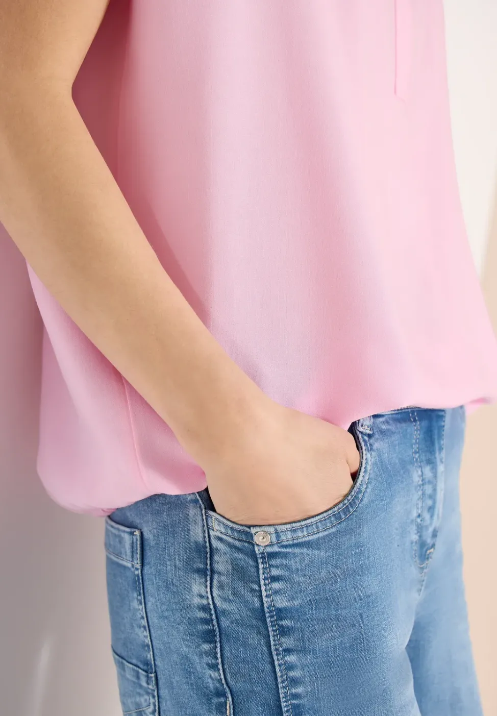 Kurzarm Bluse mit Split Neck