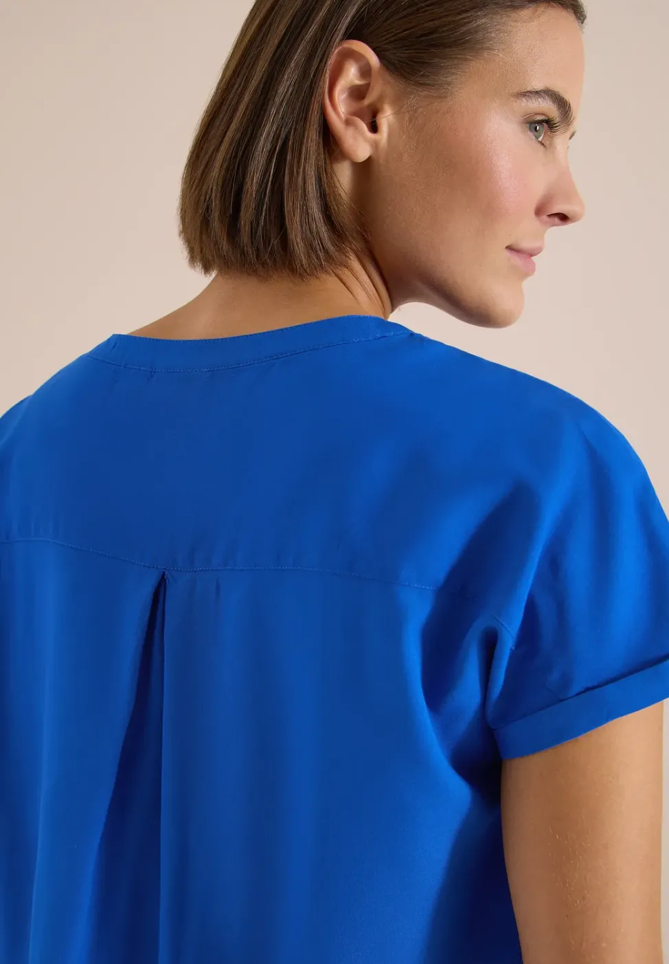 Kurzarm Bluse mit Split Neck