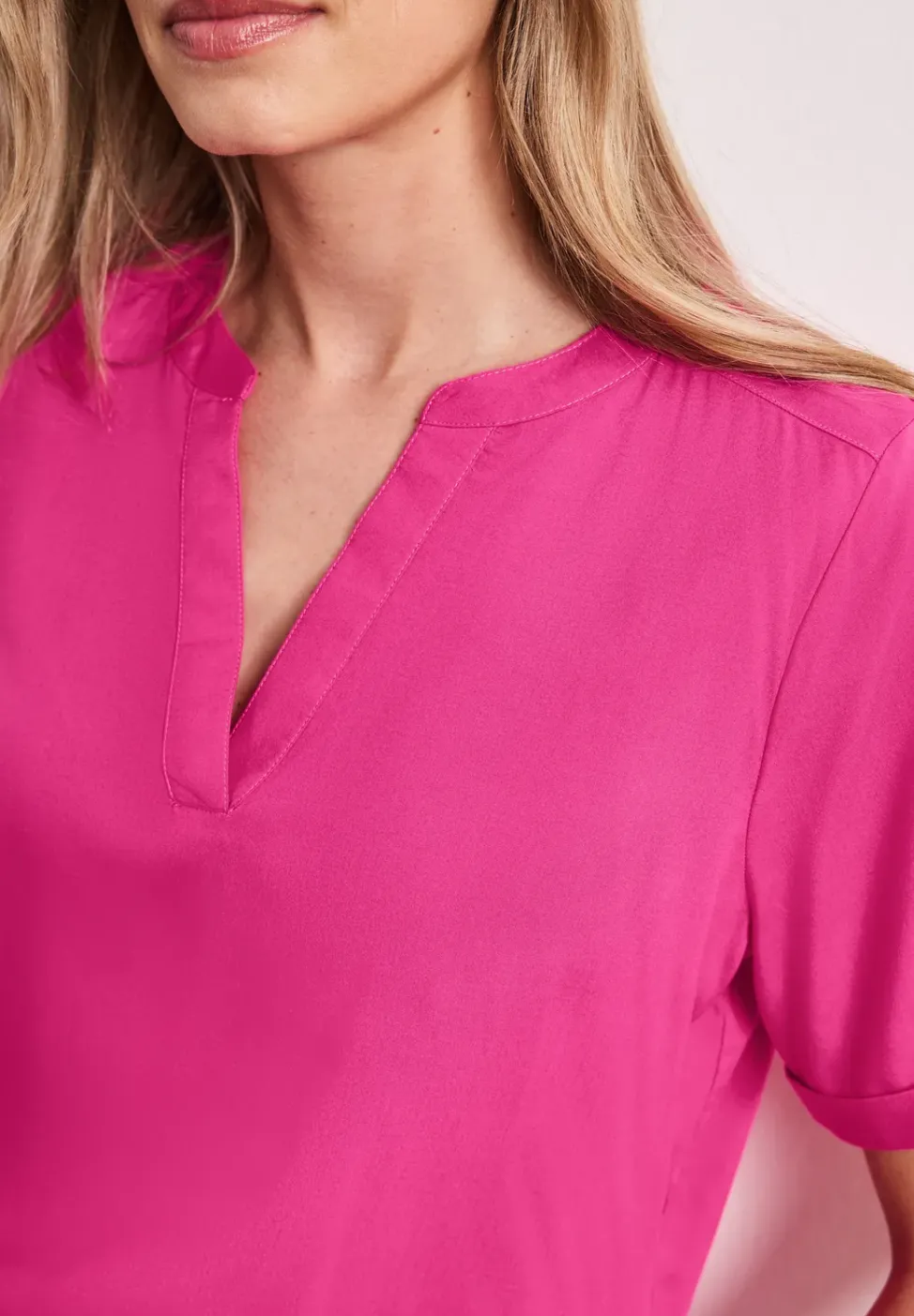 Kurzarm Bluse mit Split Neck in Unifarbe