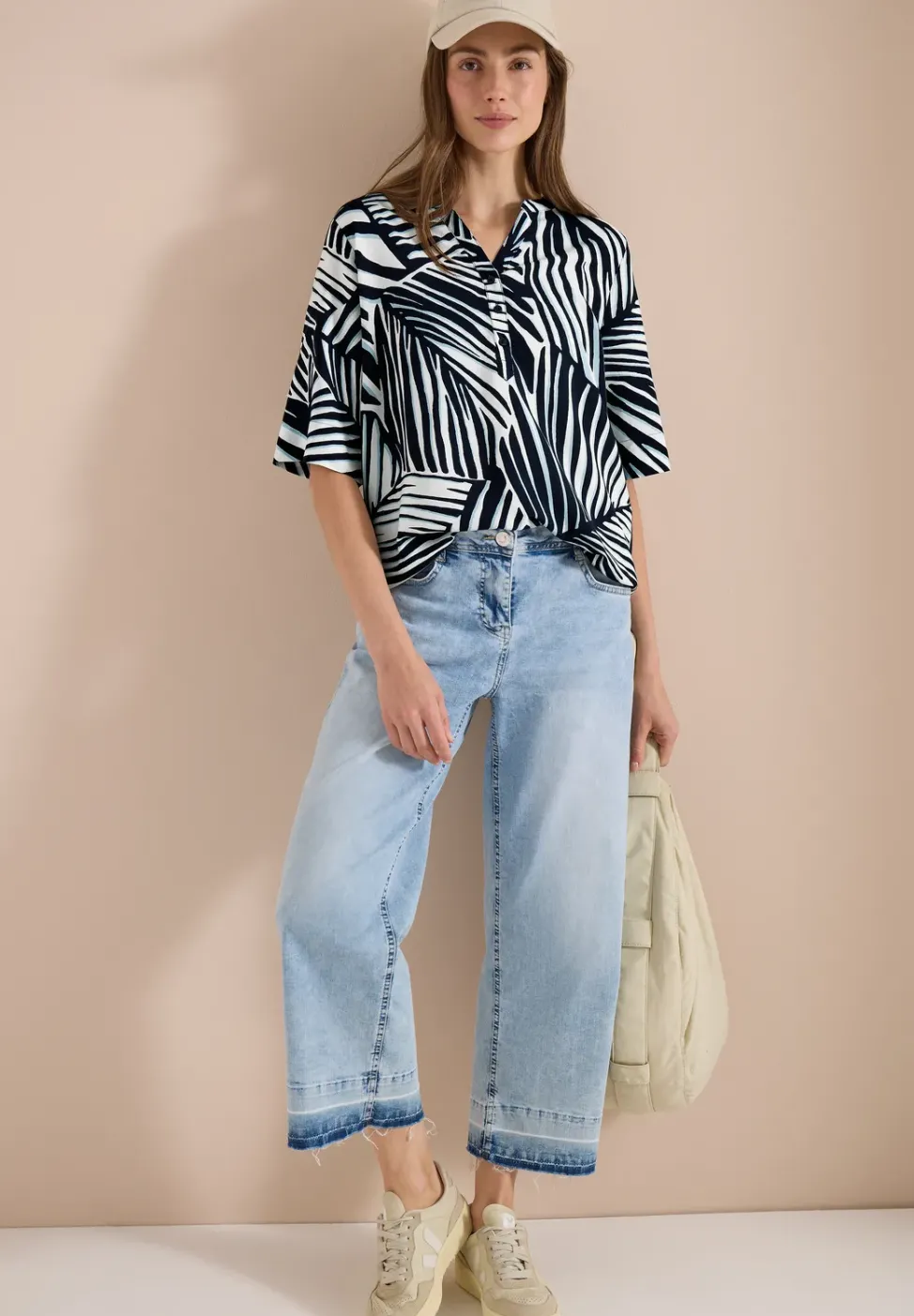 Kurzarm Bluse mit Split Neck und Print
