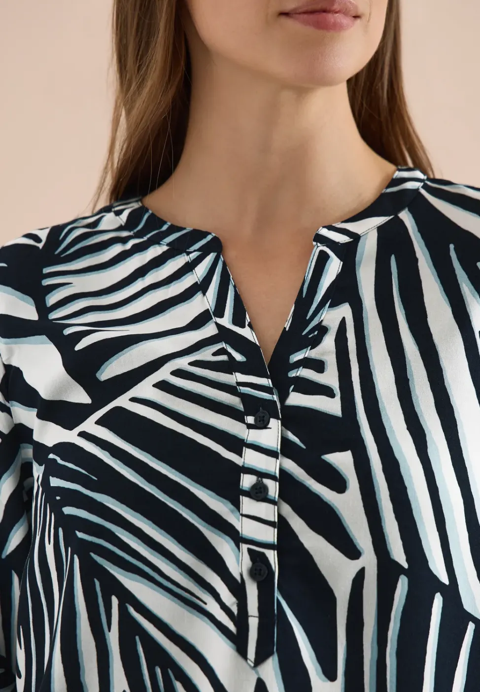 Kurzarm Bluse mit Split Neck und Print