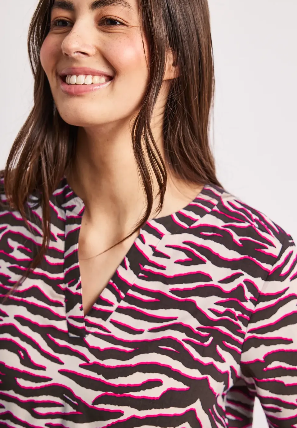 Kurzarm Bluse mit Split Neck und Print