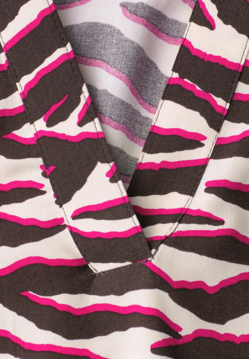 Kurzarm Bluse mit Split Neck und Print