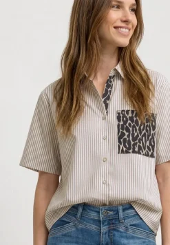 Kurzarm Hemdbluse mit Leo-Details