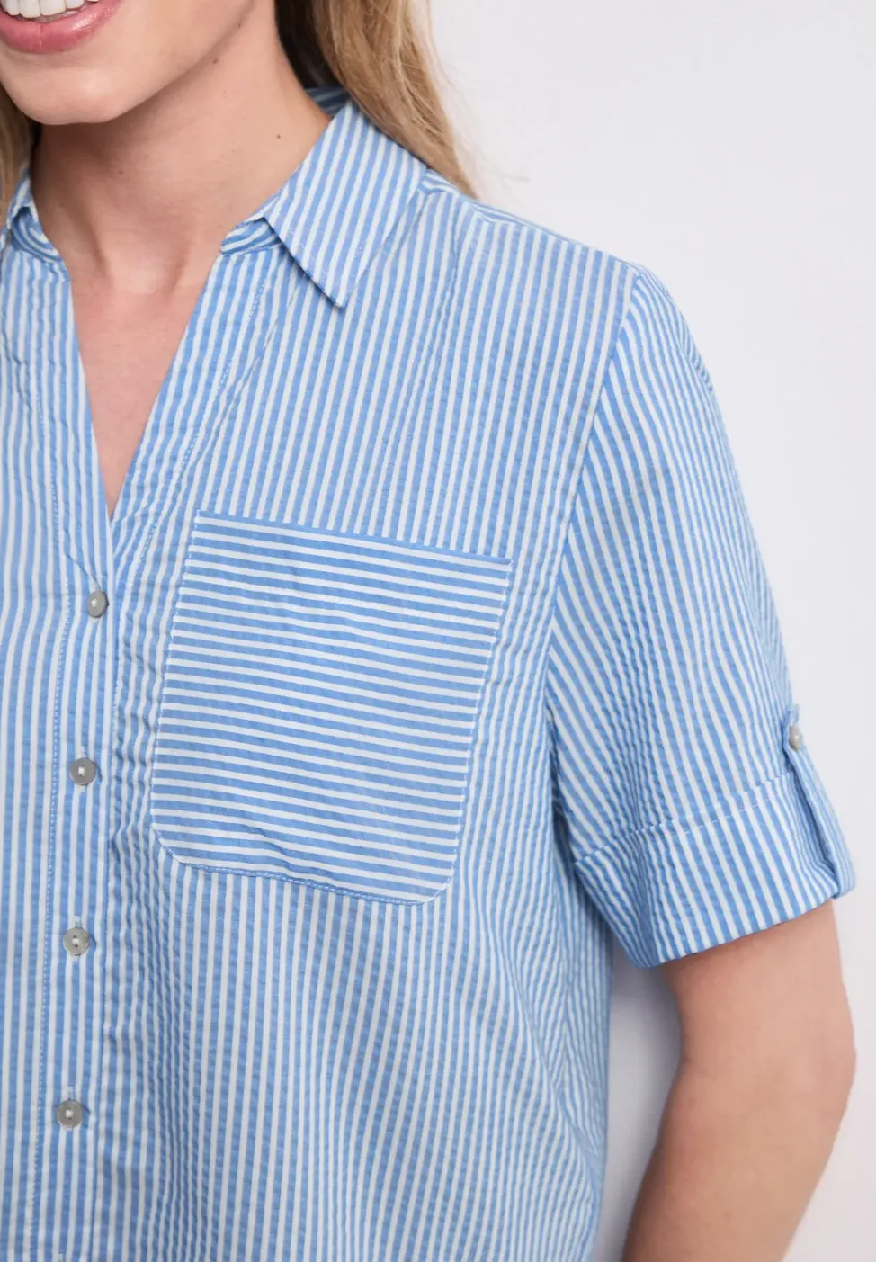 Kurzarm Hemdbluse mit Turn-Up-Details
