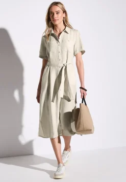 Kurzarmkleid mit Knopfleiste