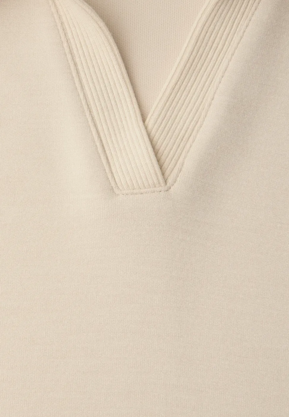 Kurzarm Poloshirt mit Rippdetail