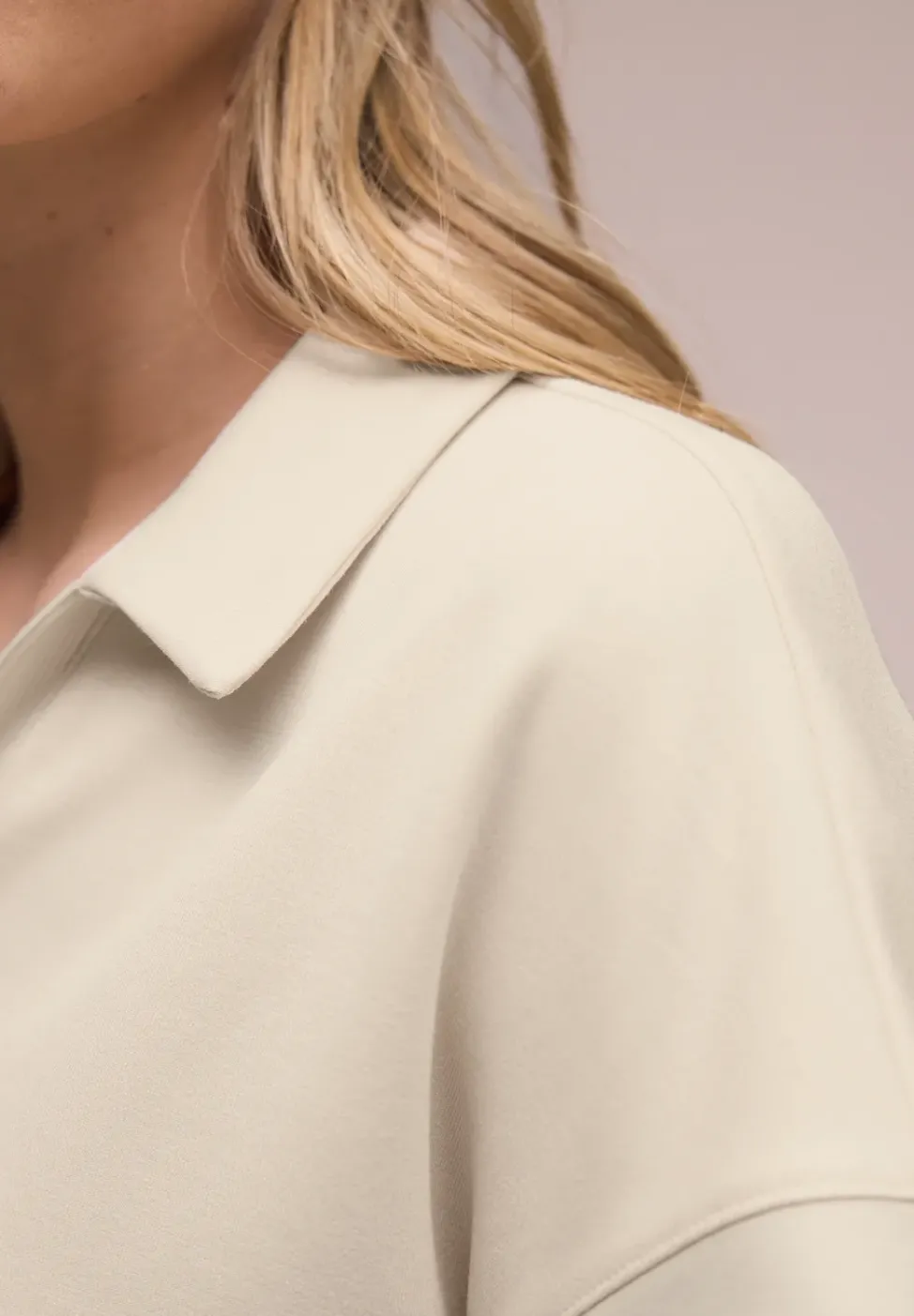 Kurzarm Poloshirt mit Rippdetail