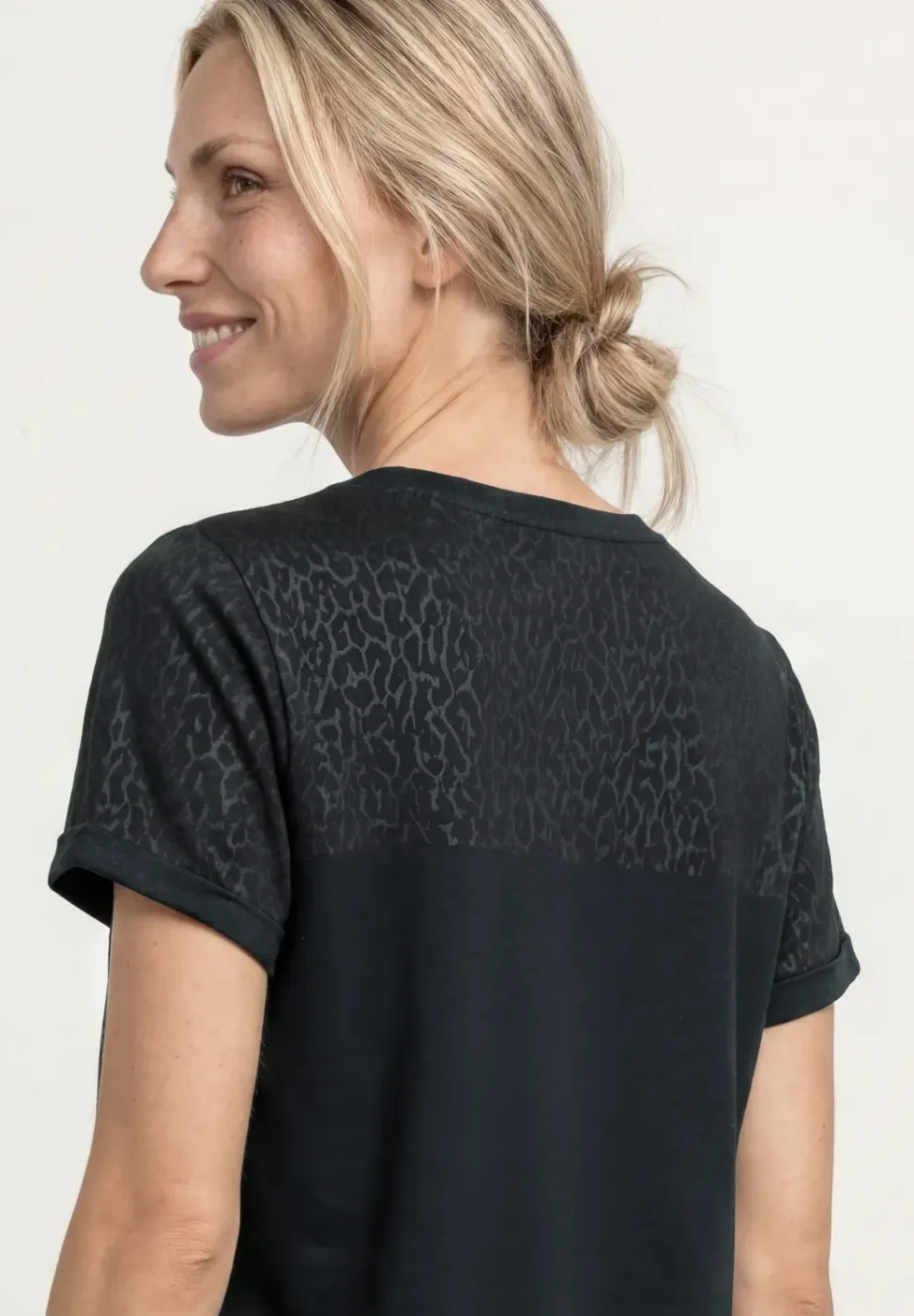 Kurzarm Shirt mit Ausbrennerdetails
