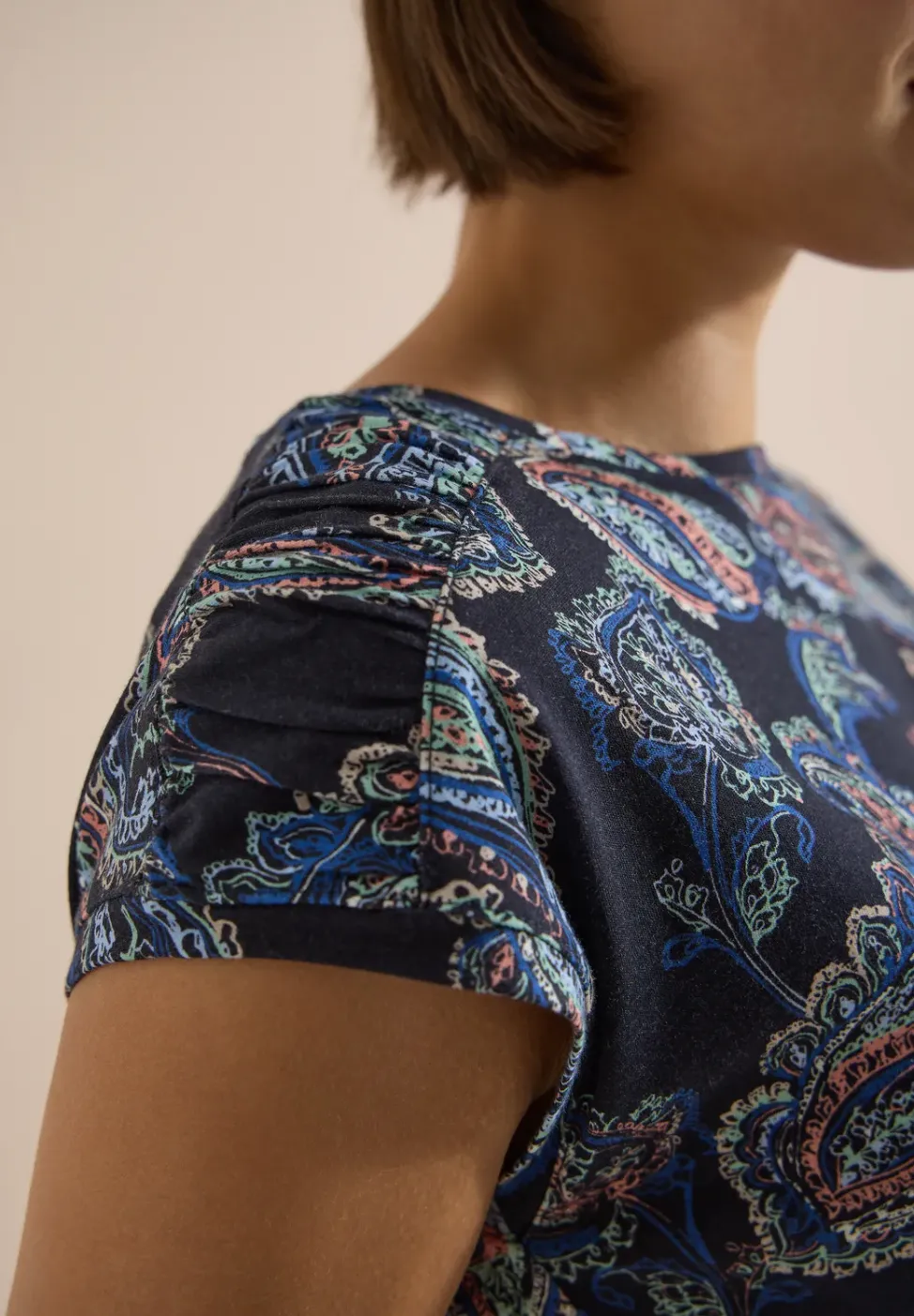 Kurzarm Shirt mit Boat Neck und Raffung