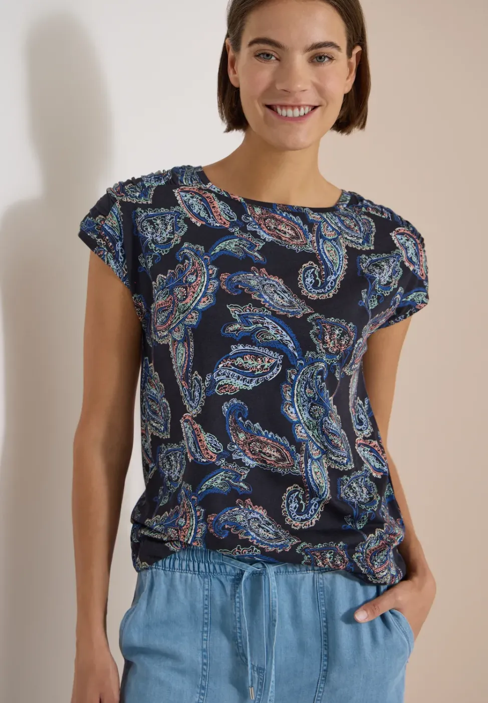 Kurzarm Shirt mit Boat Neck und Raffung