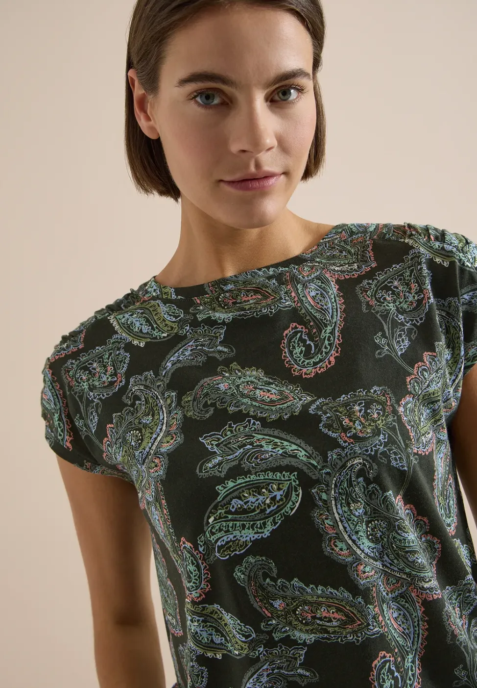Kurzarm Shirt mit Boat Neck und Raffung