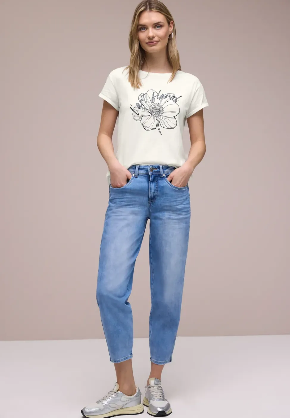 Kurzarm Shirt mit floralem Artwork