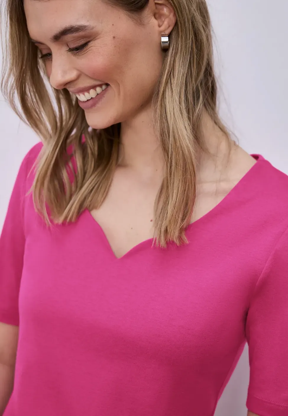 Kurzarm Shirt mit Herzausschnitt