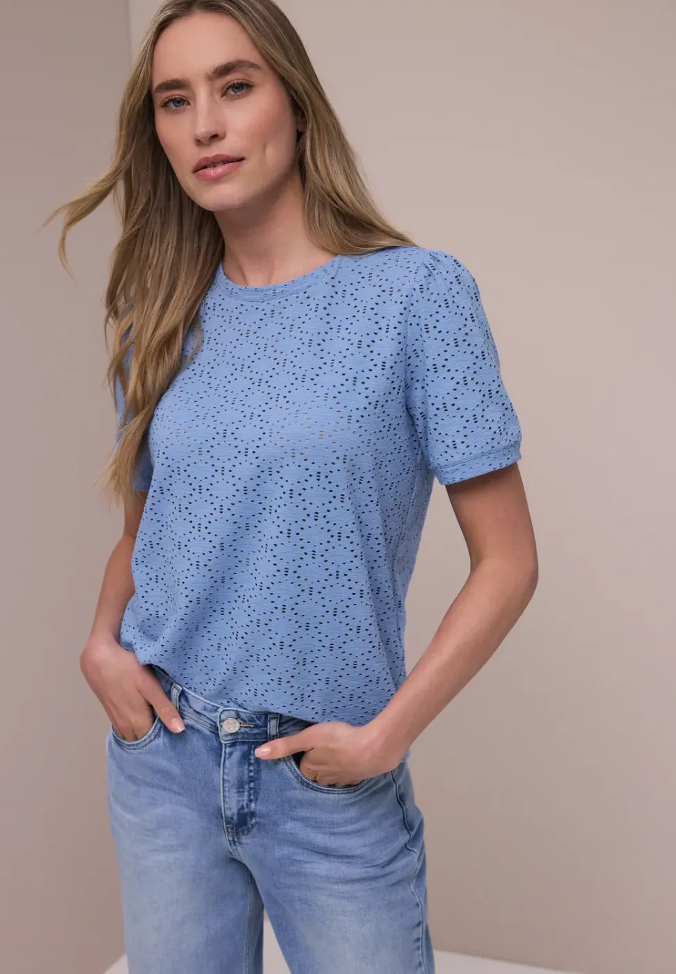 Kurzarm Shirt mit Rundhals aus Spitze