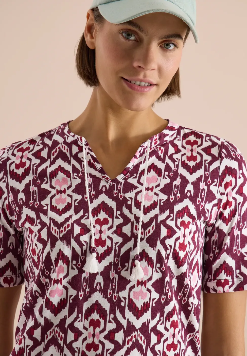 Kurzarm Shirt mit Split Neck und Print
