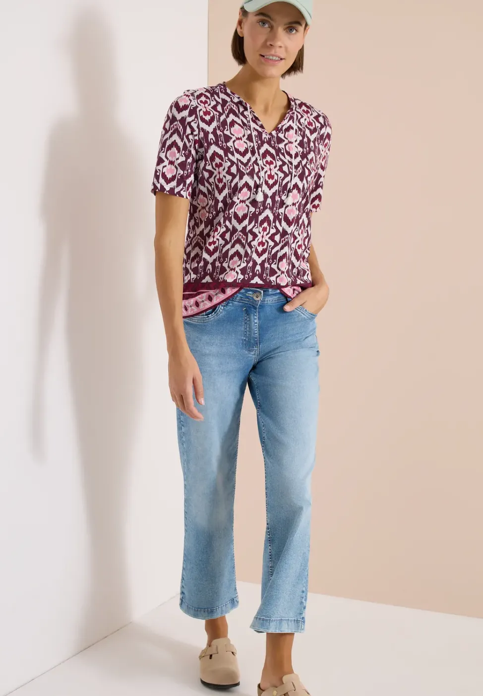 Kurzarm Shirt mit Split Neck und Print