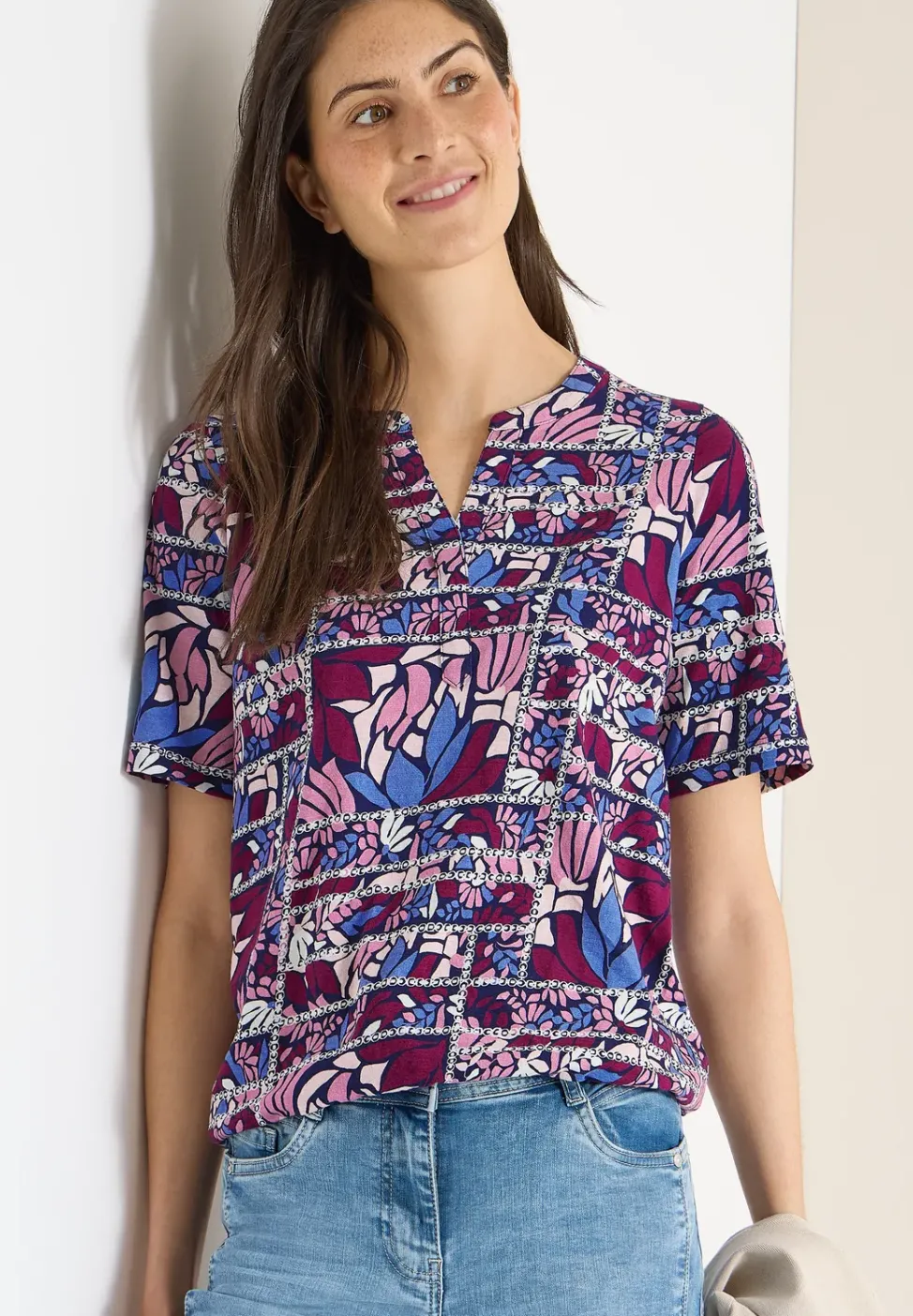 Kurzarm Shirt mit Split Neck und Print