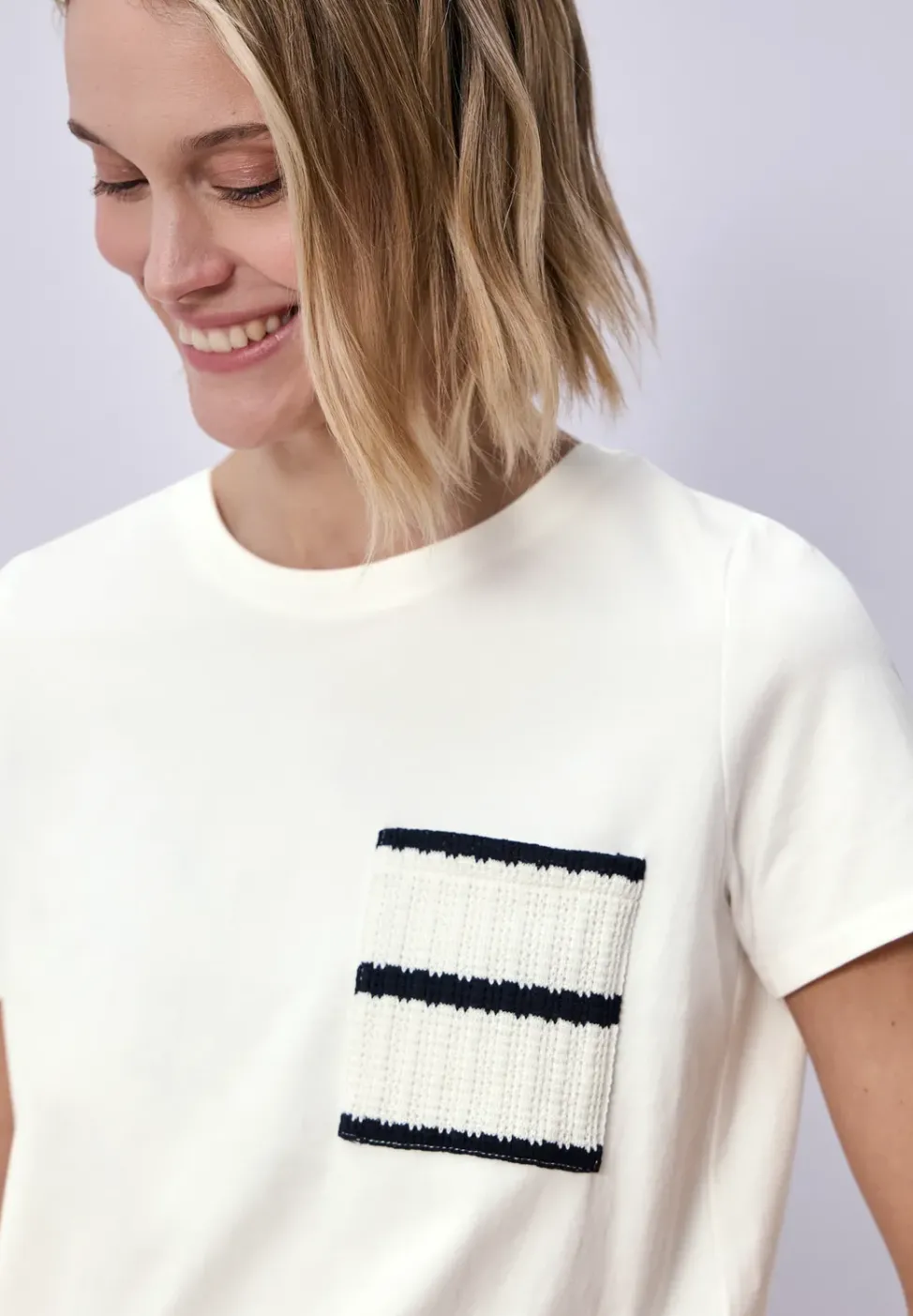 Kurzarm Shirt mit Streifen-Tasche