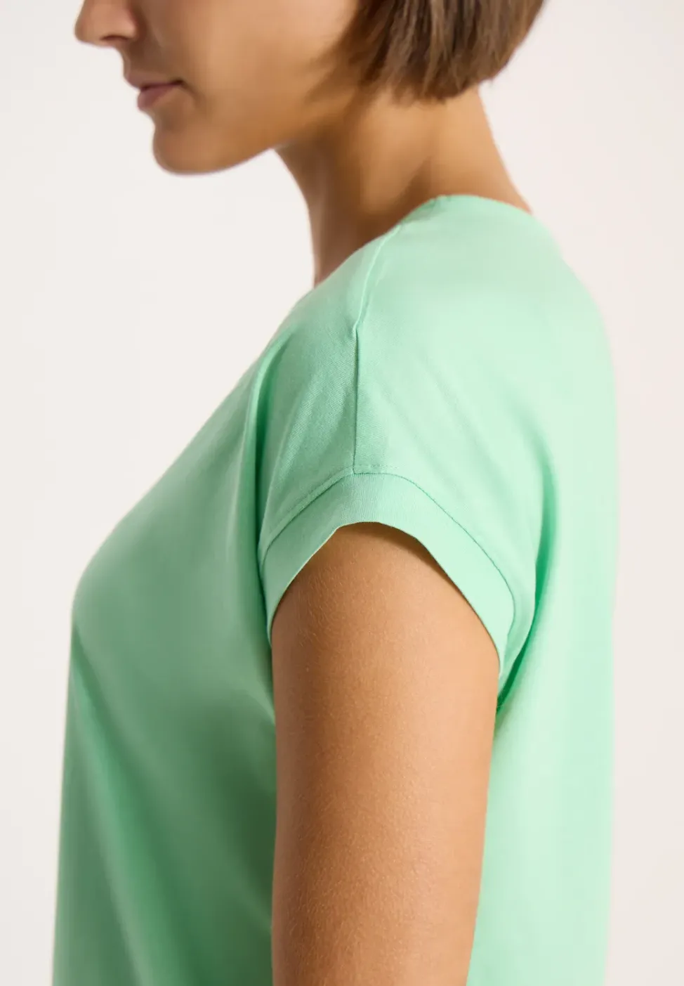 Kurzarm Shirt mit V-Neck in Unifarbe