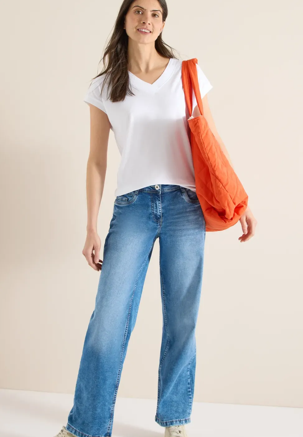 Kurzarm Shirt mit V-Neck in Unifarbe