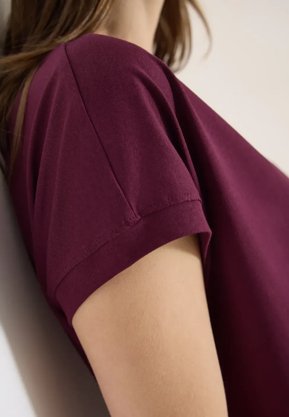 Kurzarm Shirt mit V-Neck in Unifarbe