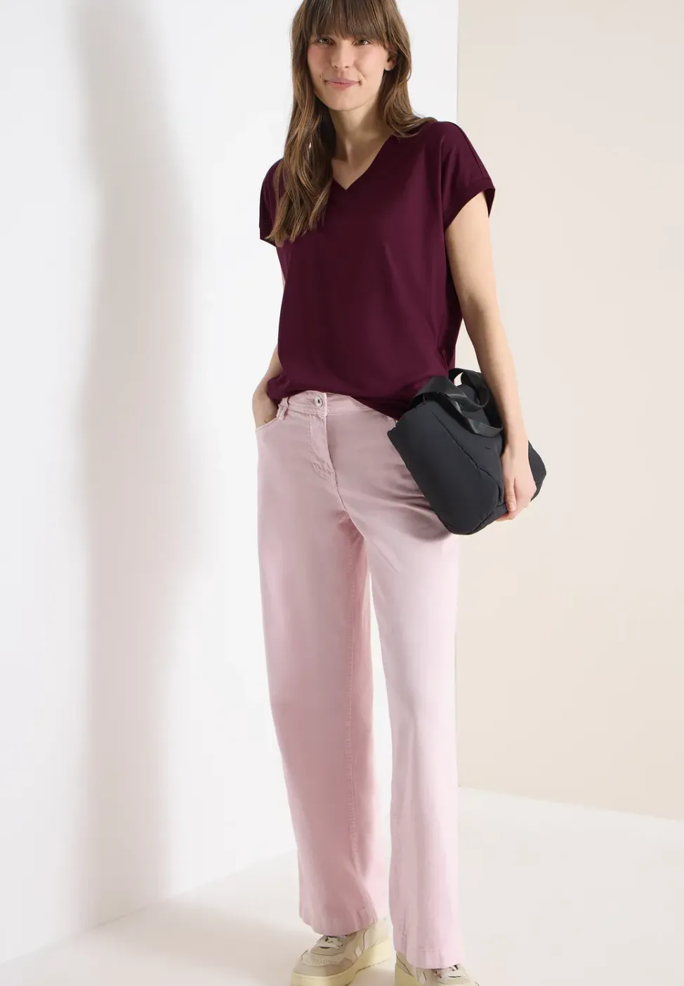 Kurzarm Shirt mit V-Neck in Unifarbe