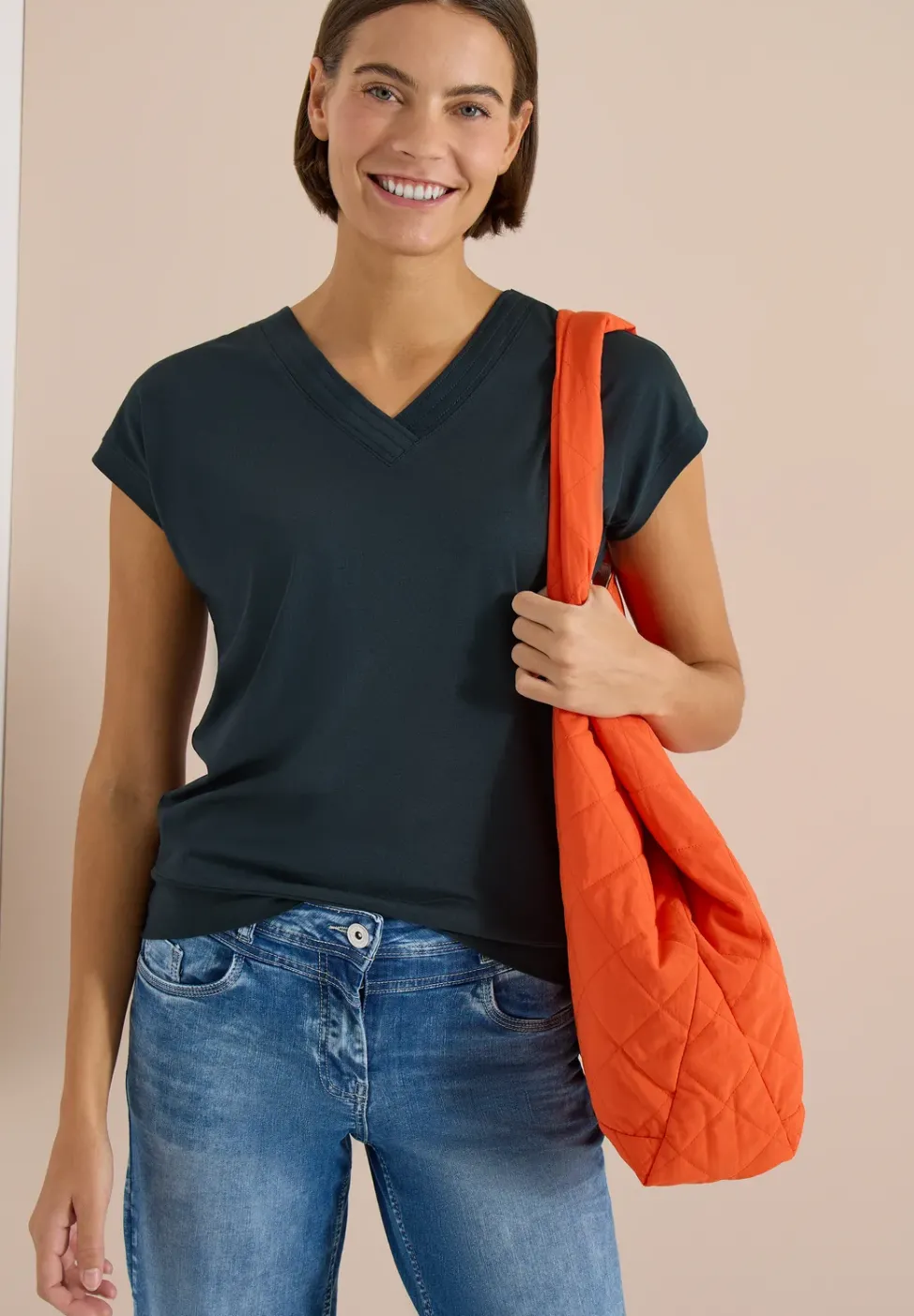 Kurzarm Shirt mit V-Neck in Unifarbe