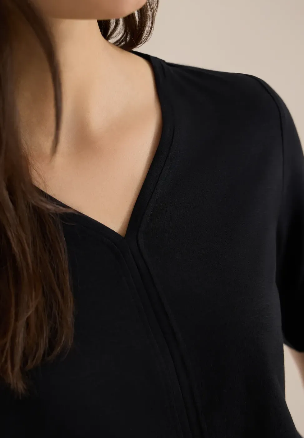 Kurzarm T-Shirt im Tunika-Look