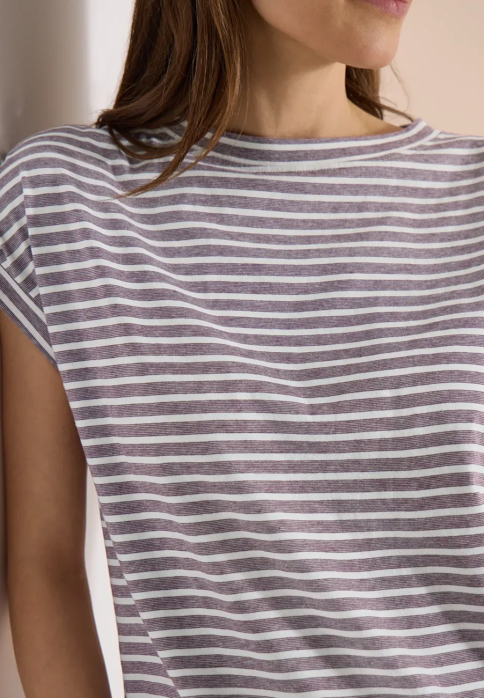 Kurzarm T-Shirt mit elastischem Saum