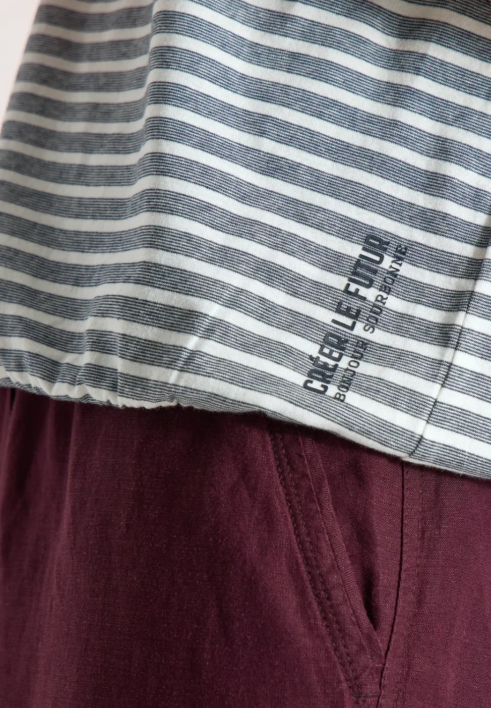 Kurzarm T-Shirt mit elastischem Saum