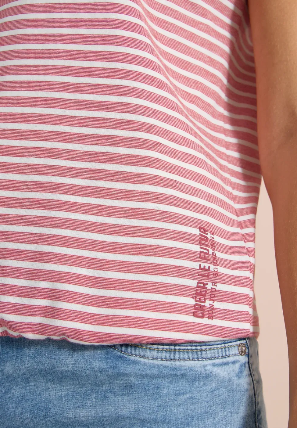 Kurzarm T-Shirt mit elastischem Saum