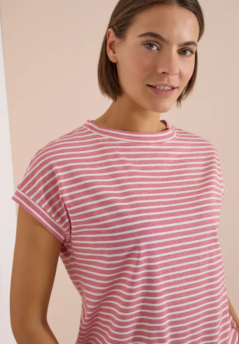 Kurzarm T-Shirt mit elastischem Saum