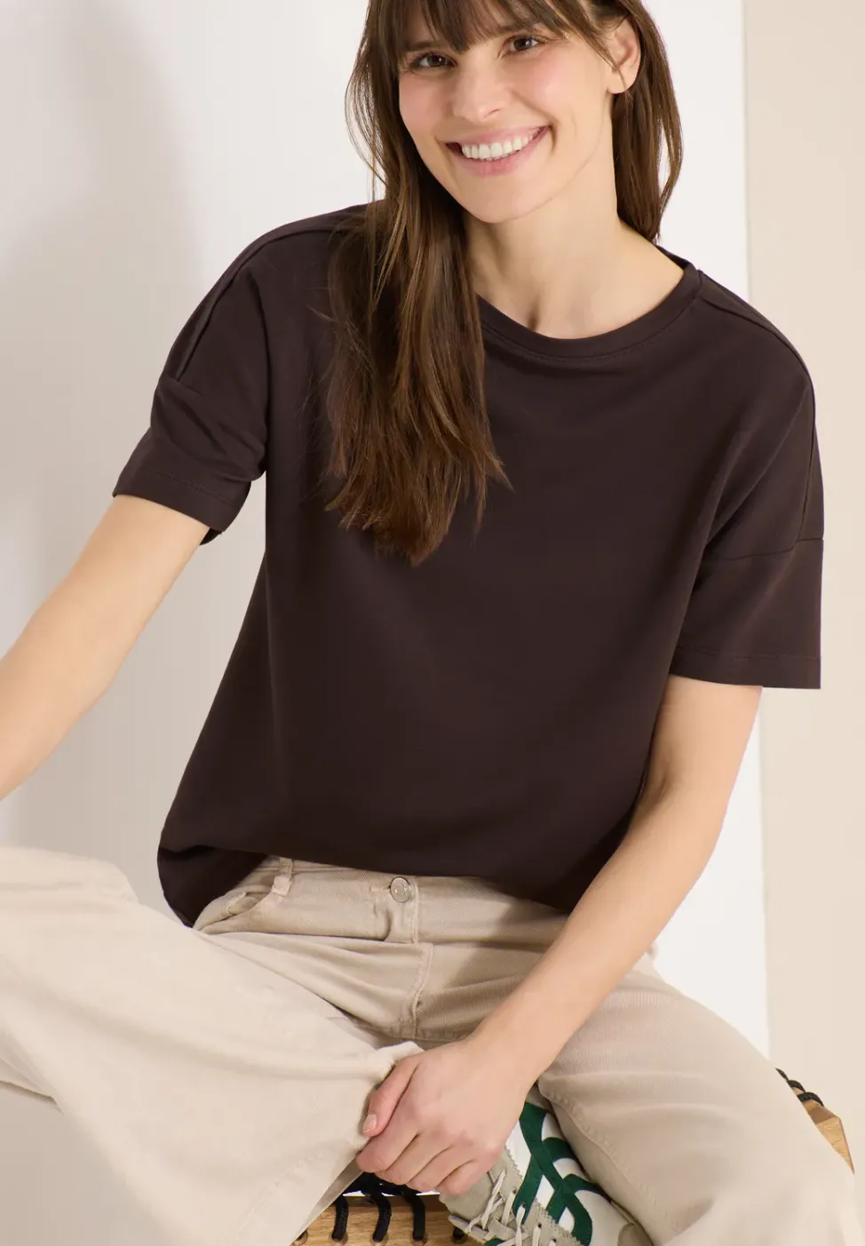 Kurzarm T-Shirt mit Schulterdetail