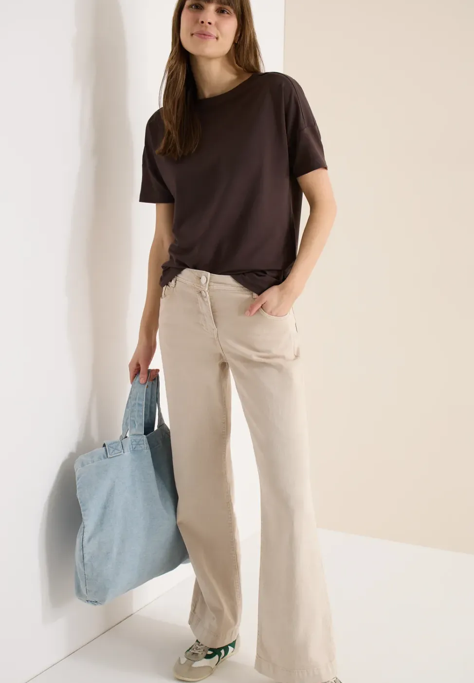 Kurzarm T-Shirt mit Schulterdetail