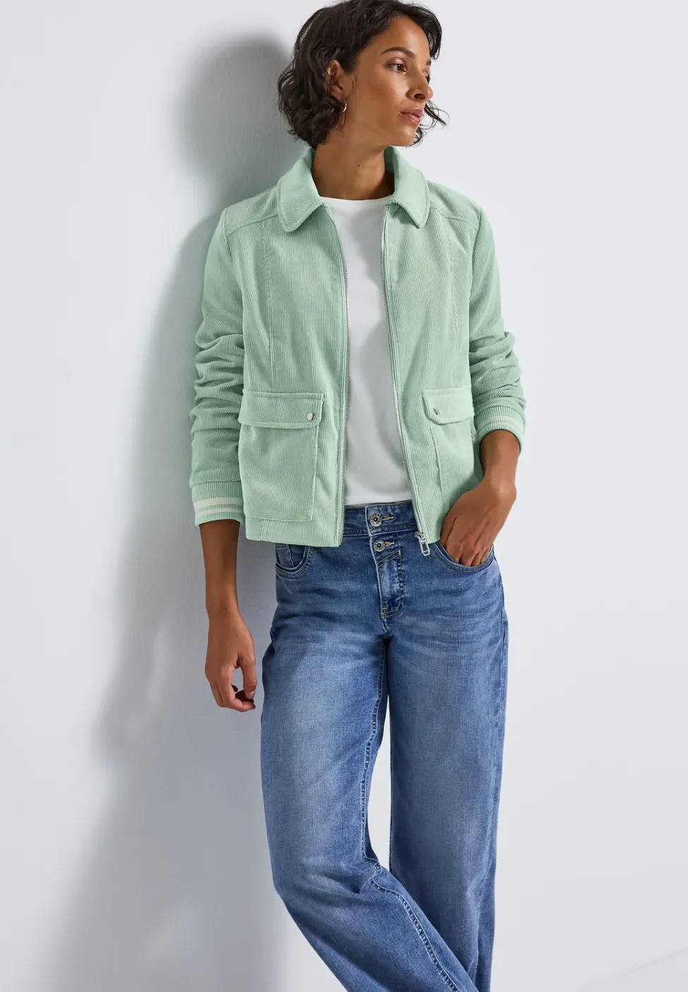 Kurze Cordjacke