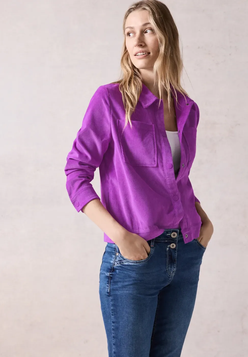 Kurze Cordjacke