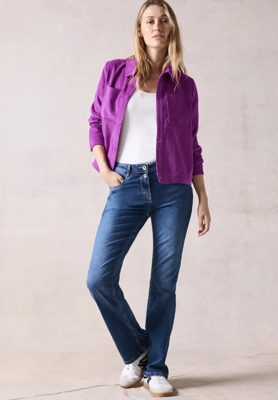 Kurze Cordjacke