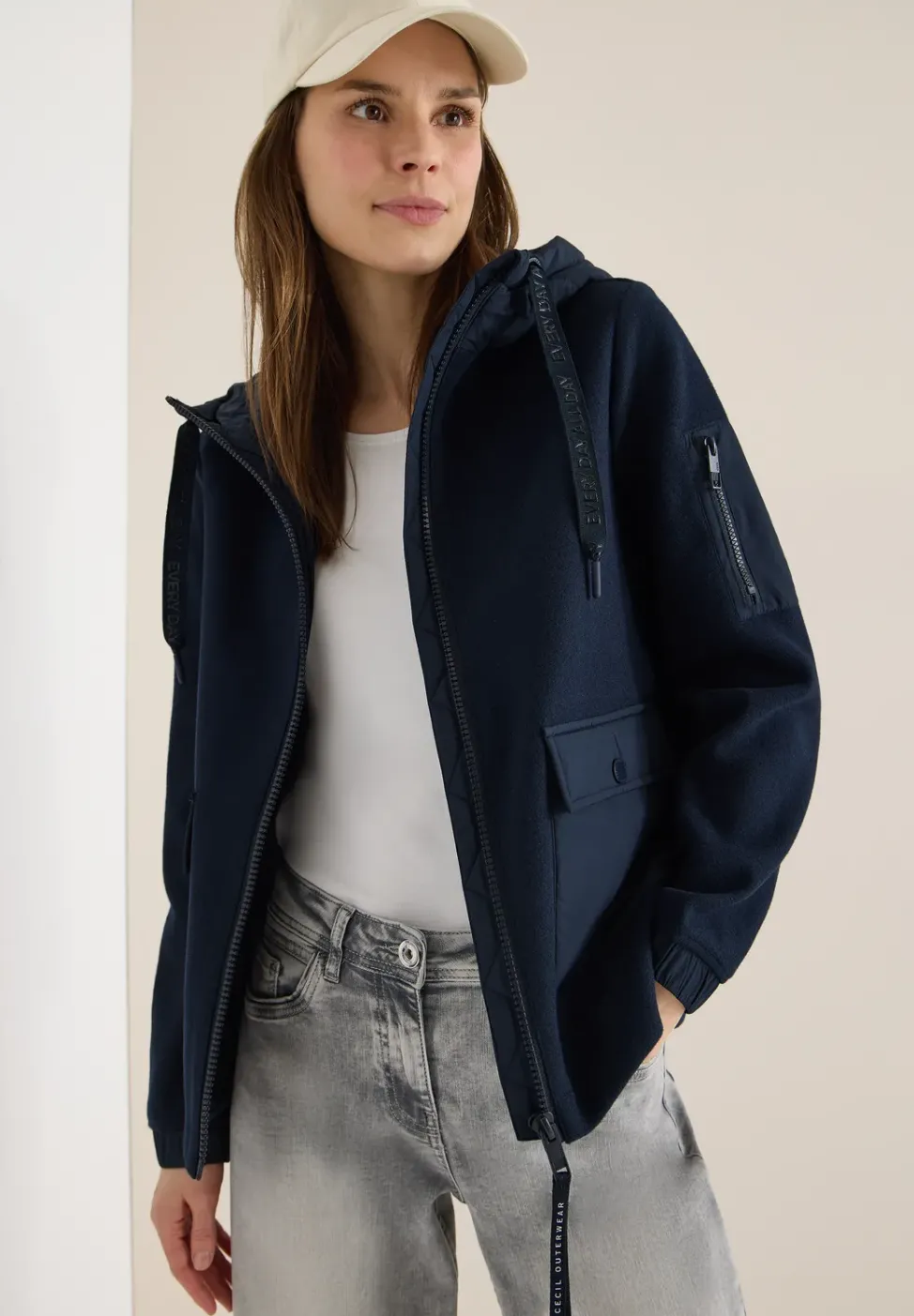 Kurze Jacke