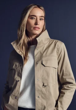 Kurze Jacke mit Stehkragen