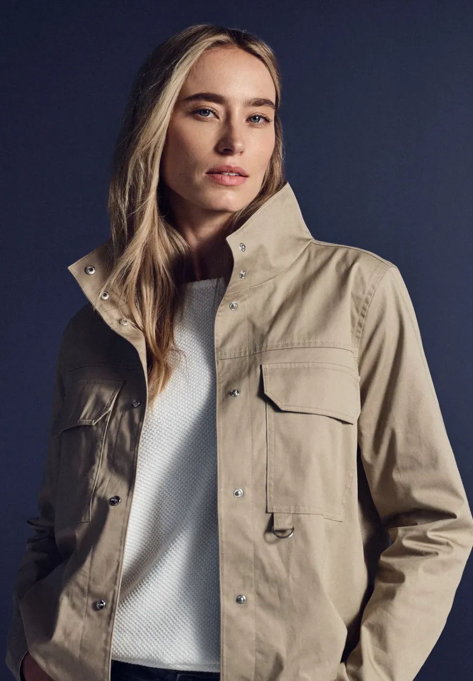 Kurze Jacke mit Stehkragen