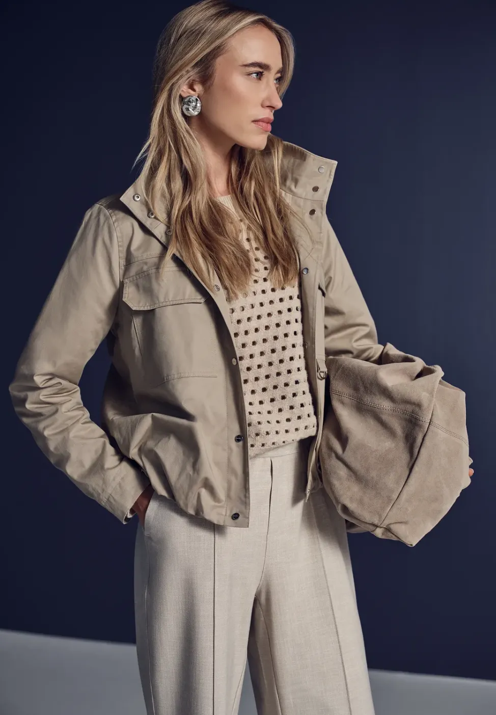 Kurze Jacke mit Stehkragen