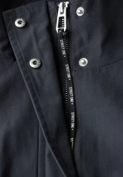 Kurze Jacke mit Stehkragen