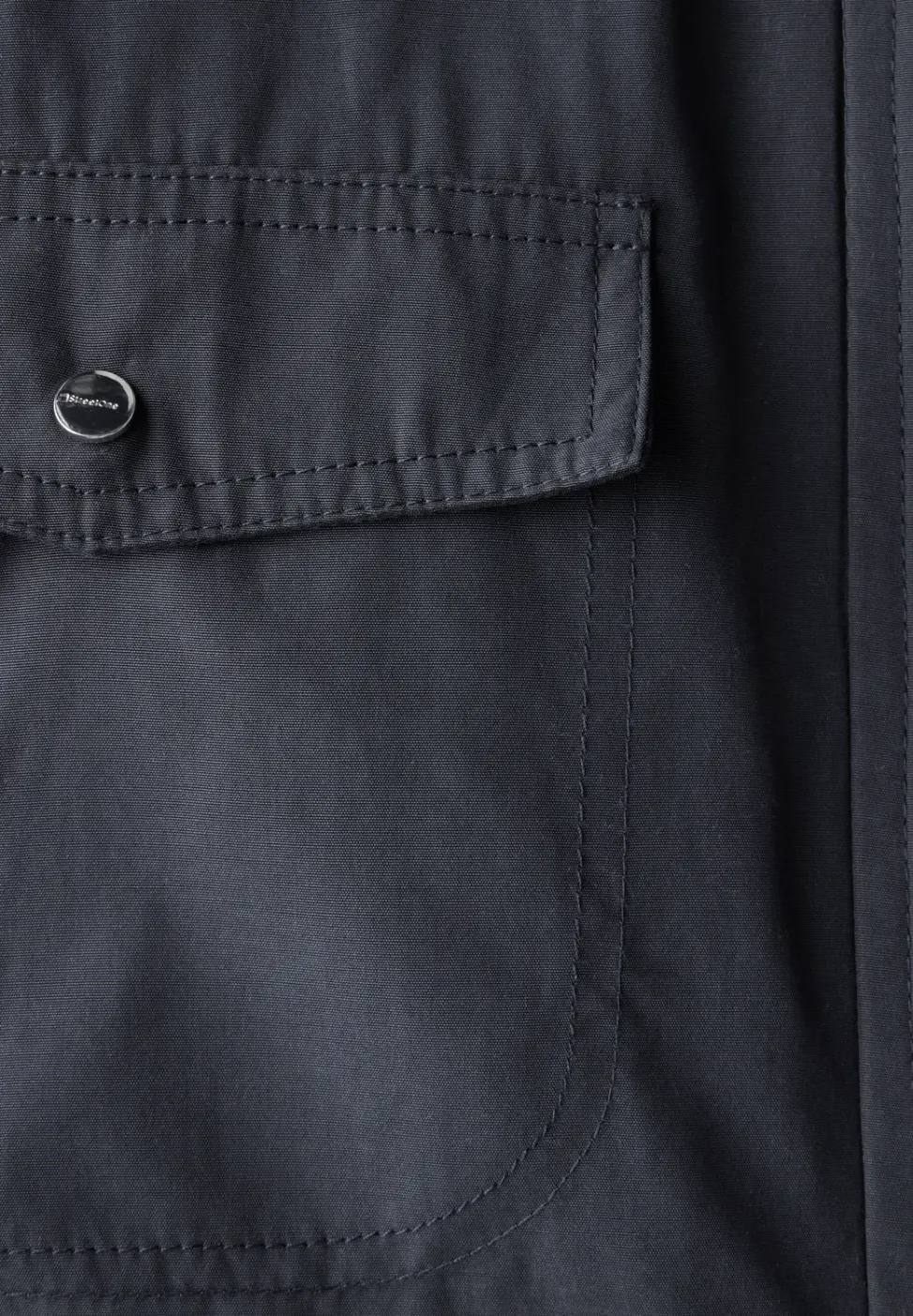Kurze Jacke mit Stehkragen